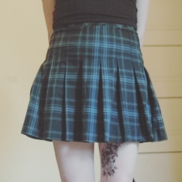 Green Plaid Skirt - Picture 10 of 10